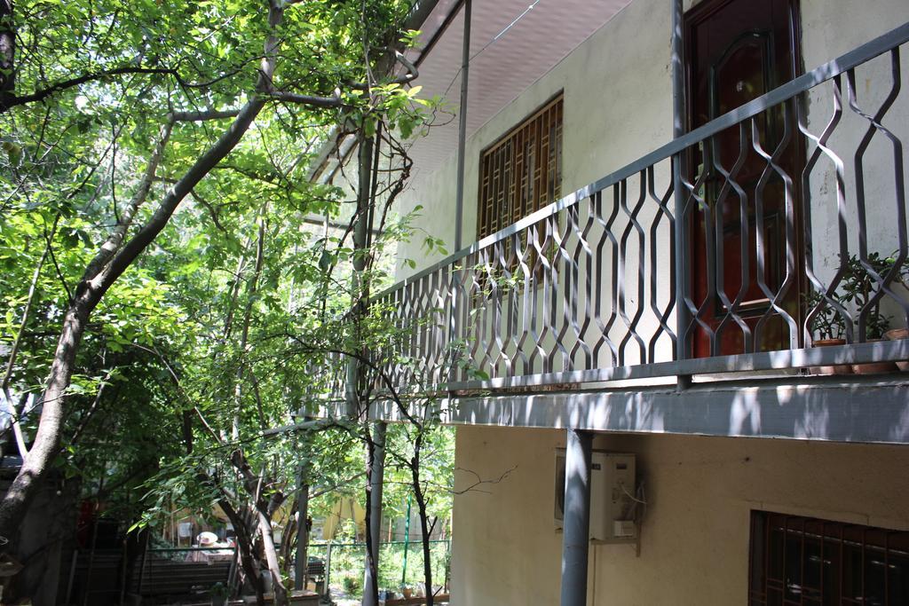 Old District Guest House Tbilisi Buitenkant foto
