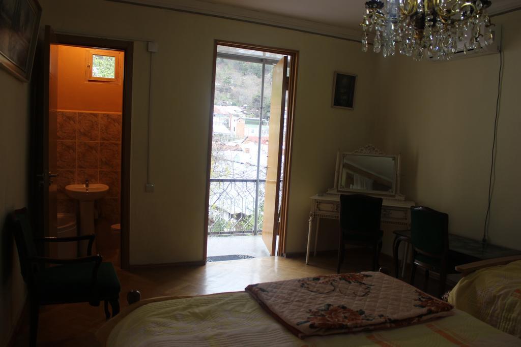 Old District Guest House Tbilisi Buitenkant foto