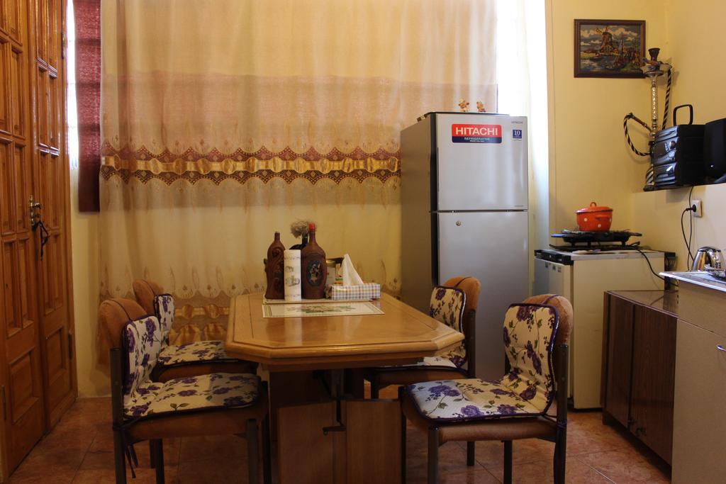 Old District Guest House Tbilisi Buitenkant foto