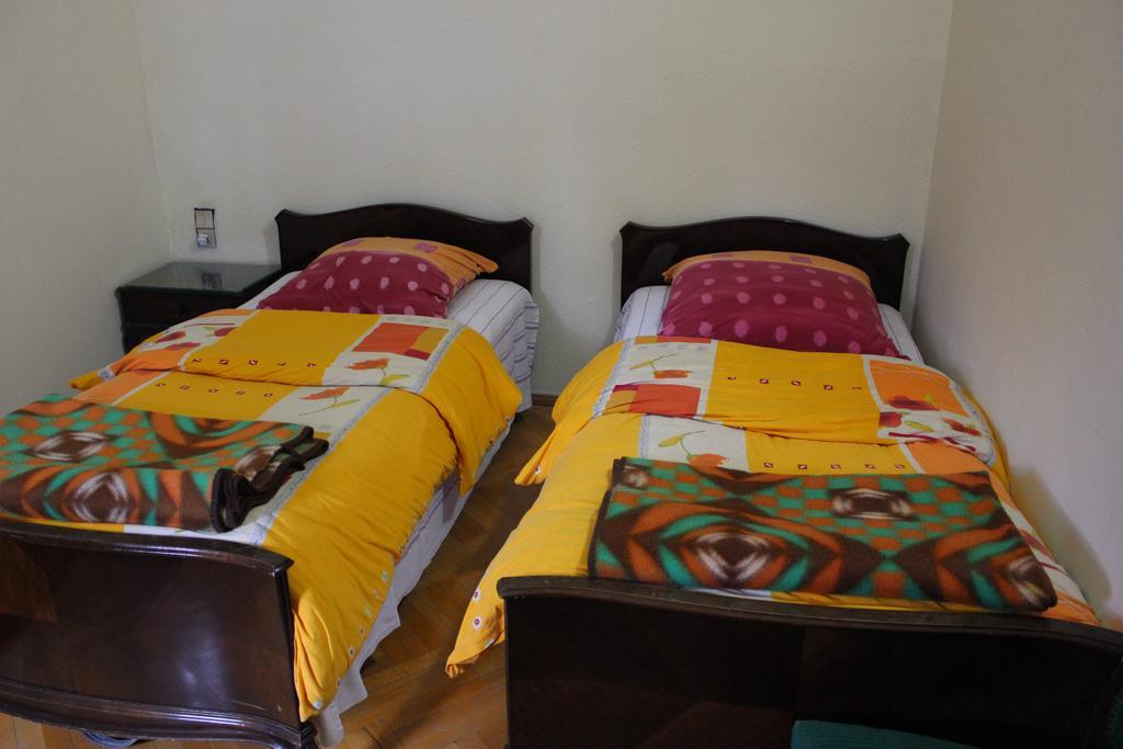 Old District Guest House Tbilisi Buitenkant foto