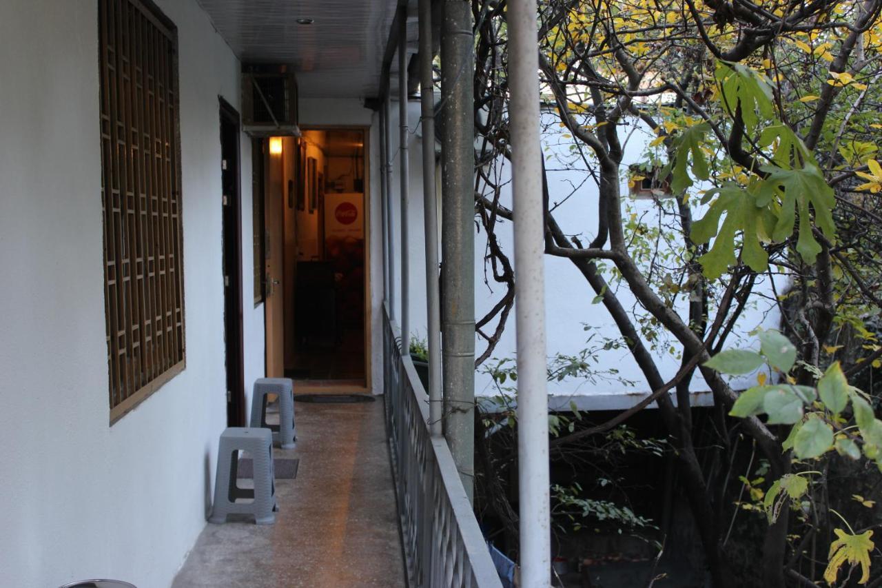 Old District Guest House Tbilisi Buitenkant foto