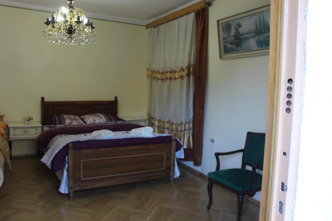 Old District Guest House Tbilisi Buitenkant foto