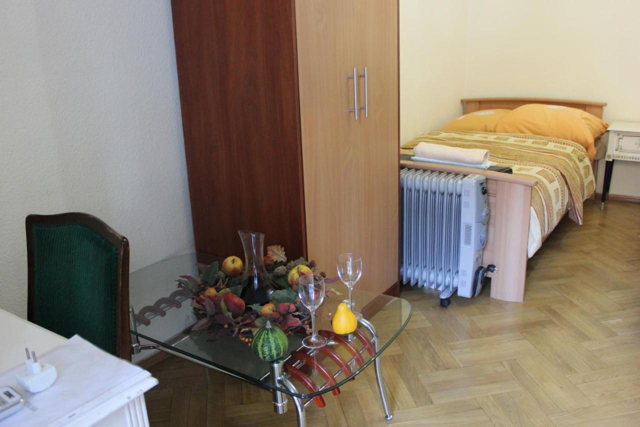 Old District Guest House Tbilisi Buitenkant foto