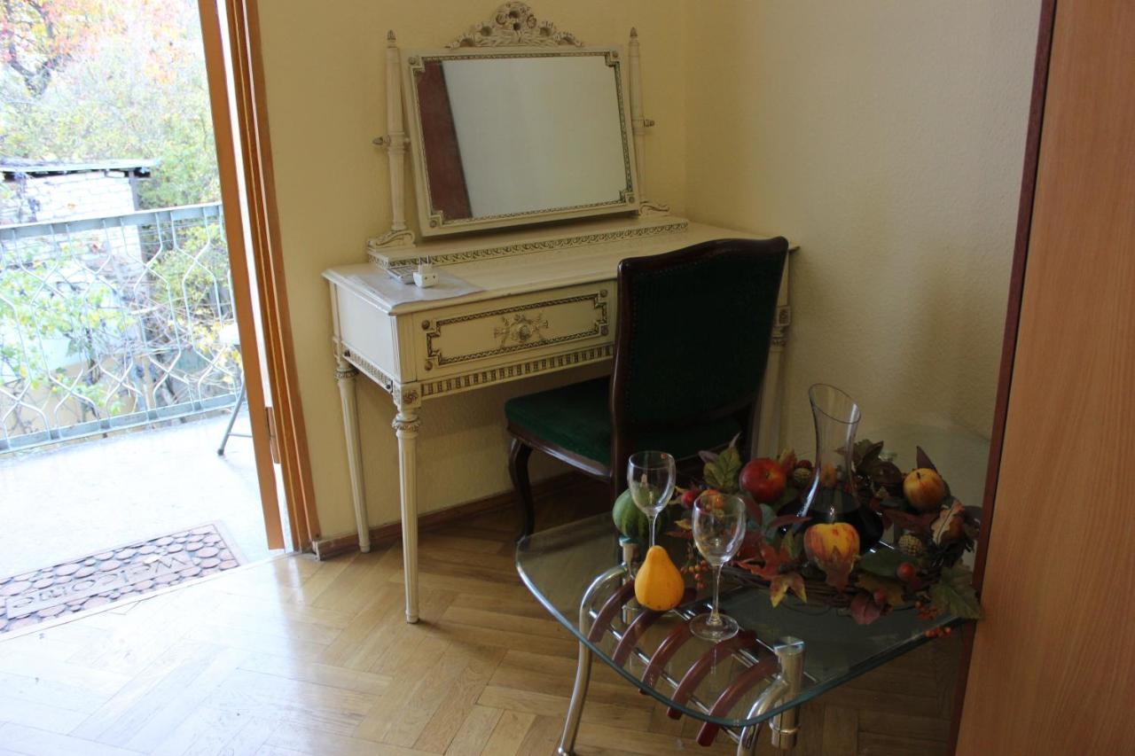 Old District Guest House Tbilisi Buitenkant foto