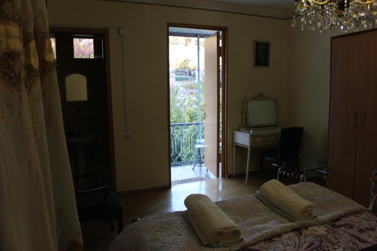 Old District Guest House Tbilisi Buitenkant foto